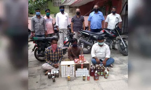 To overcome Corona crisis, cab drivers turn liquor smugglers