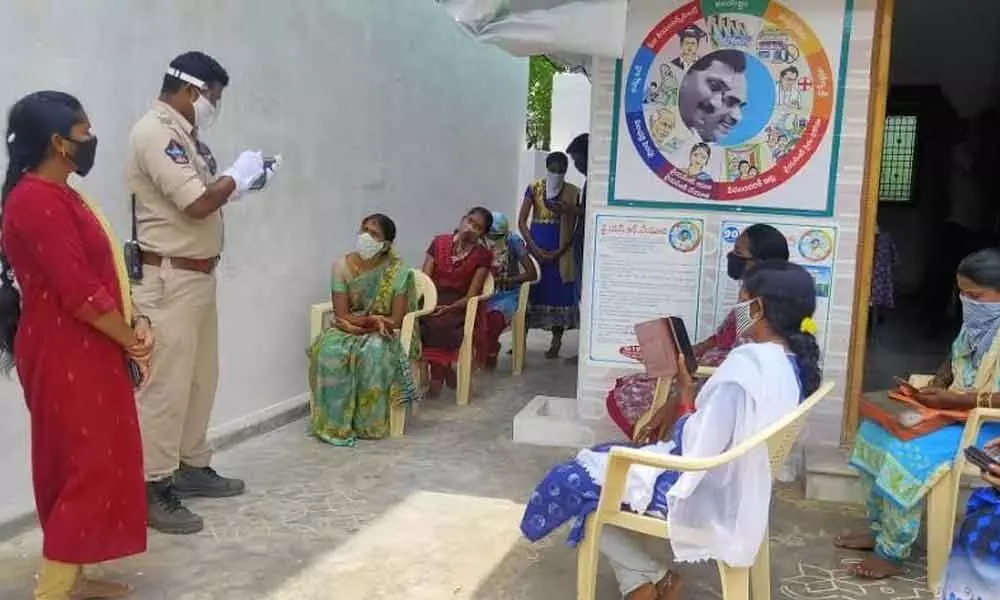 Cops conducting an awareness drive as a part of the e-Rakshabandhan programme