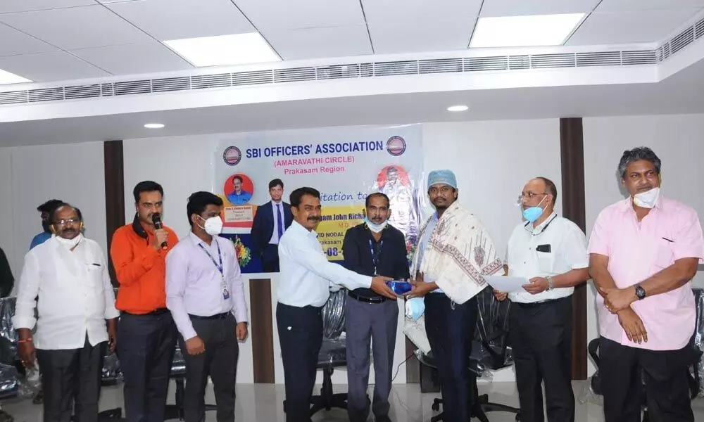 SBI Officers Association members and RM P Sudhakar felicitating Dr John Richards