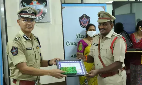 Nuzvid police bag best crime detection award