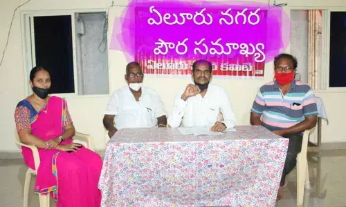 Eluru Nagara Pourasamakhya Sangham leader P Kishore addressing the media in Eluru on Friday