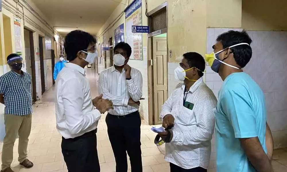 Collector DM Reddy interacting with doctors in government hospital in Rajamahendravaram on Friday