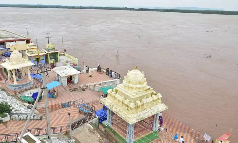 Godavari water reaches first warning level at Bhadrachalam