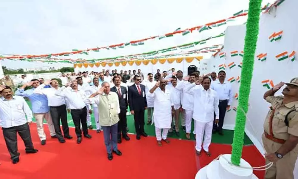 CM KCR unfurls tricolour at Pragathi Bhavan