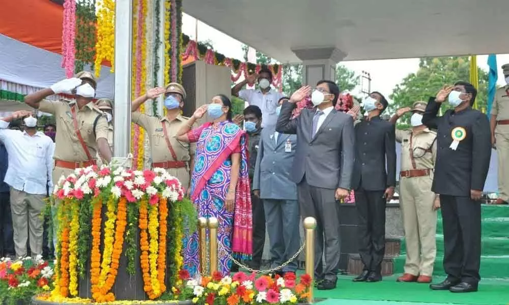 Home Minister M Sucharitha saluting the flag  after unfurling it in the Police Parade Ground In Nellore on Saturday