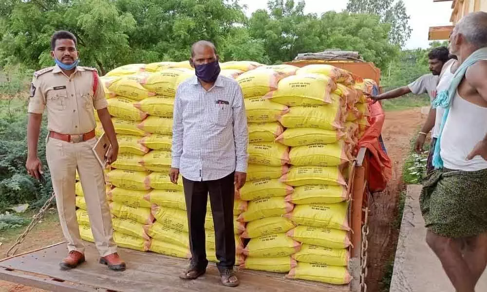 Vinjamur police seize 50 tonne PDS rice