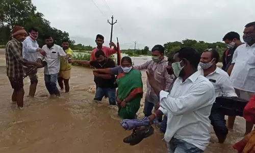 Mulugu MLA Danasari Anasuya alias Seethakka inspecting low-lying areas in Mangapet on Sunday