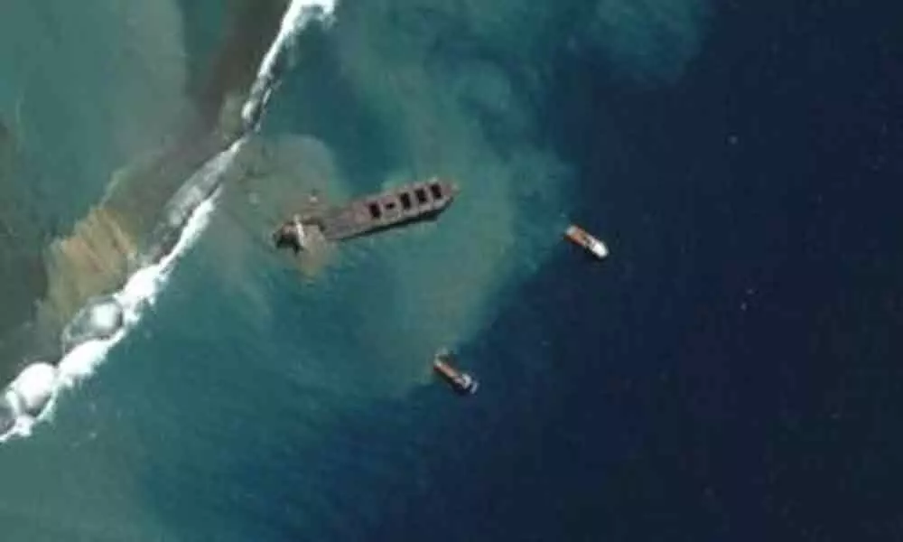 Wrecked oil spill ship in Mauritius breaks apart
