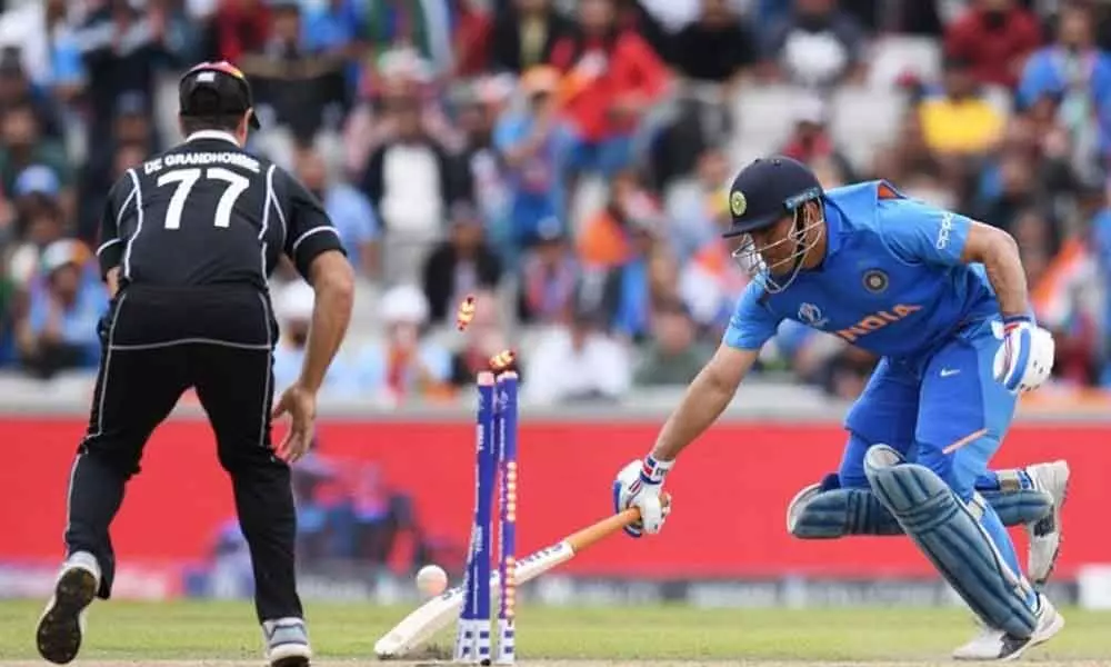 Dhoni starts, and ends, his career with run-outs