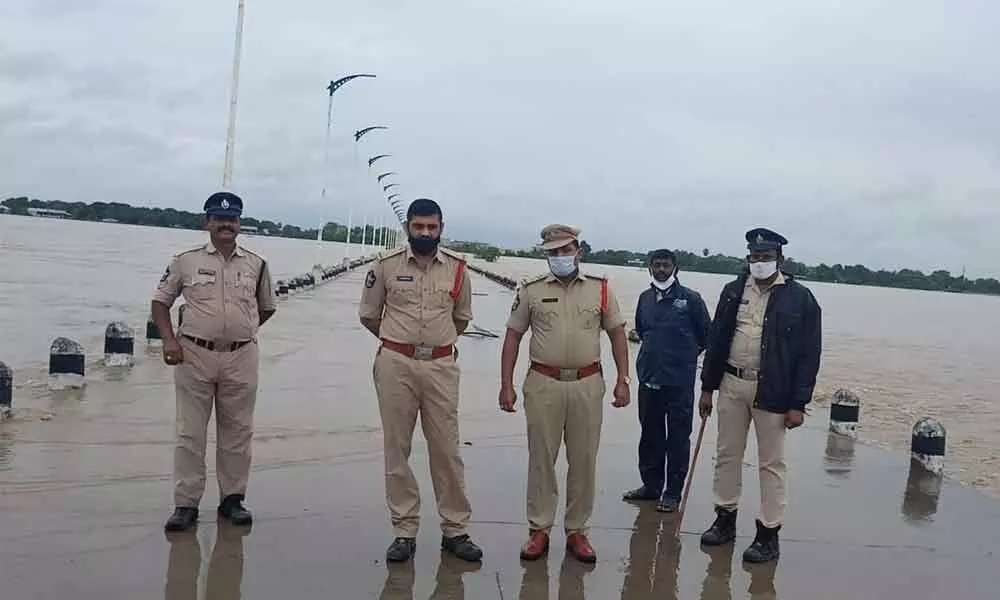 Jaggaiahpet CI Chandrasekhar Rao with other officials at Munneru bridge