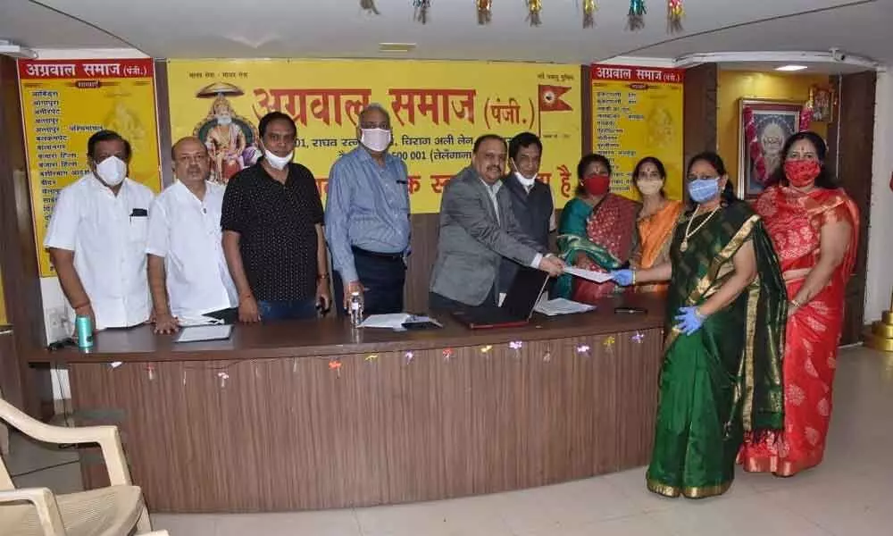 Agarwal Samaj Telangana comes to aid of needy members