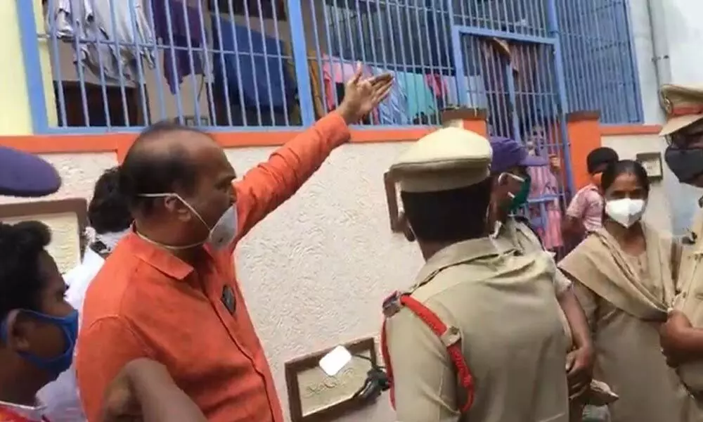 Kisan Morcha State Chief K Sridhar Reddy arguing with police personnel on Gollapdu issue in Khammam on Monday