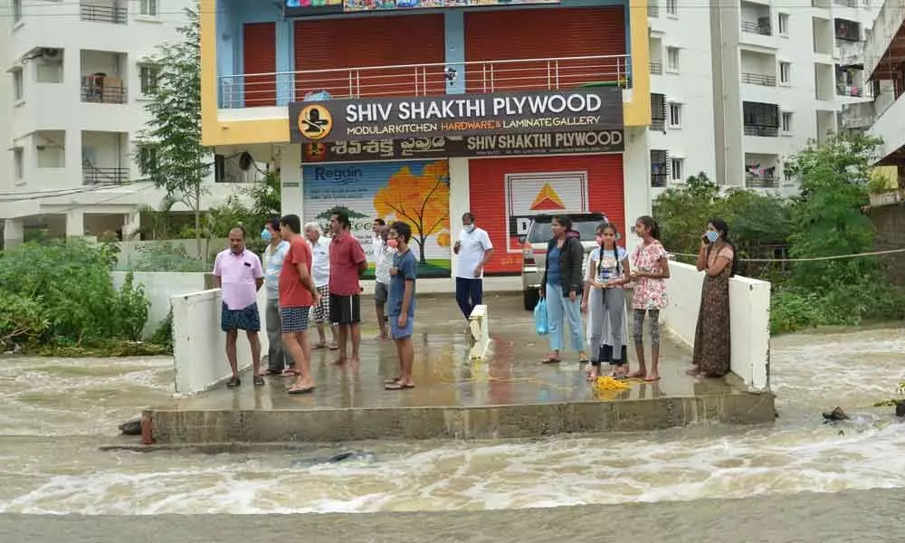 Flood-affected colonies in Warangal 	Photos: G Shyam Kumar