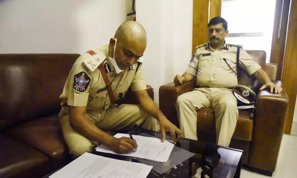 Manish Kumar Sinha takes charge as the city Police Commissioner in Visakhapatnam on Monday
