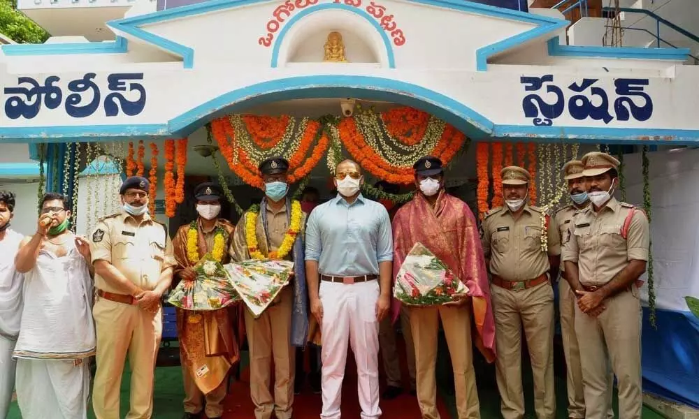 SP Siddharth Kaushal felicitating the Covid warriors at Ongole Town I police station on Monday