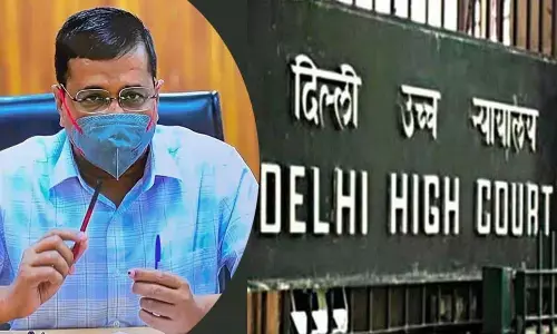 The central and AAP governments should sit down and find a solution to the financial crisis of the municipal corporations: Delhi High Court