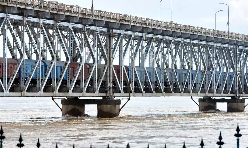 Floodwater level at road-cum-rail bridge in Rajamahendravaram on Tuesday