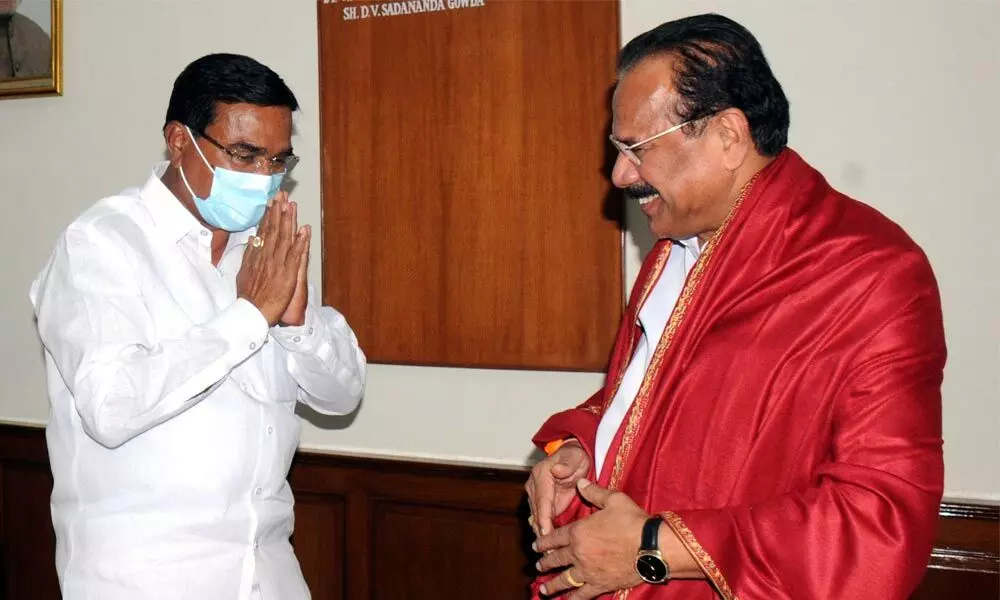 Telangana State Agriculture Minister S Niranjan Reddy and Union Minister for Chemicals and Fertilizers DV Sadananda Gowda