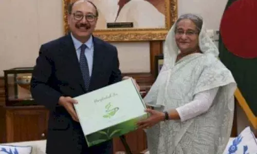 Shringla meets Bangladesh PM