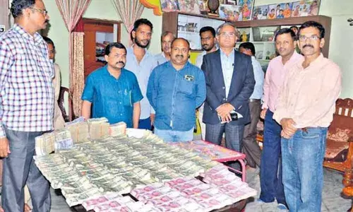 Surveyor held for demanding bribe in Hyderabad