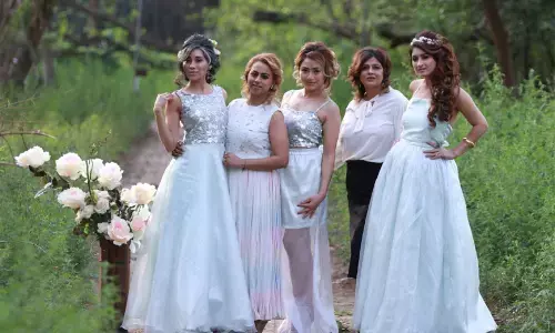 Flaunt vibrancy of monsoon with hair colours