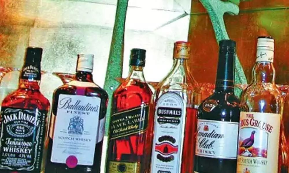4 held for collecting Rs 20 extra on liquor bottles