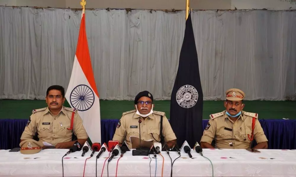 Kandukur DSP Kande Srinivasulu explaining about the accident of Peram Venkatrao at a press meet in Ongole on Thursday