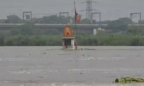 Yamuna rivers water level rises in Delhi, rain and cold winds bring down temperature