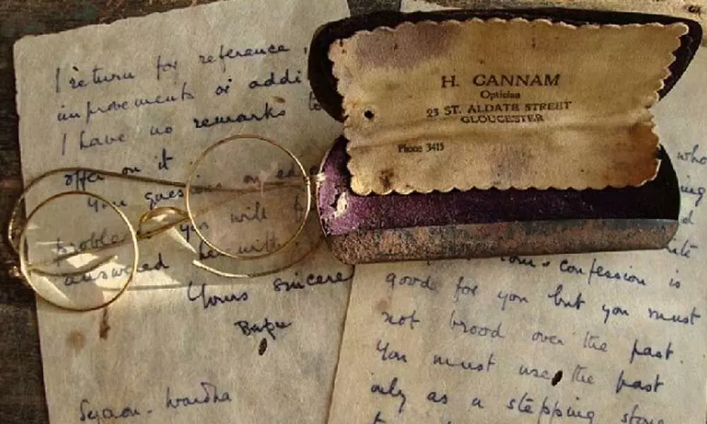 Spectacles believed to be worn by Gandhi set auction record in UK