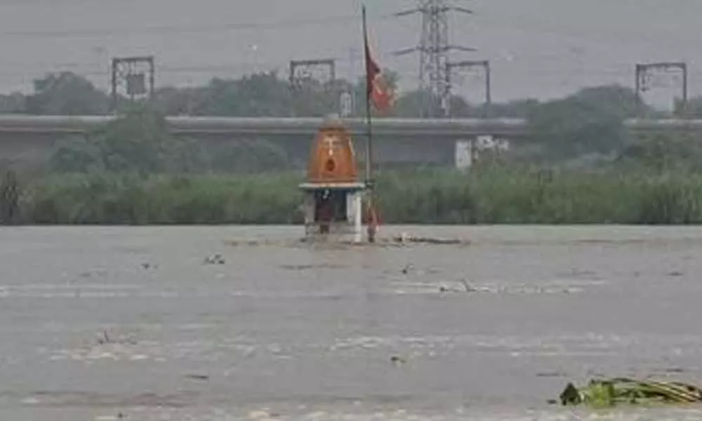 Yamuna rivers water level rises in Delhi, rain and cold winds bring down temperature