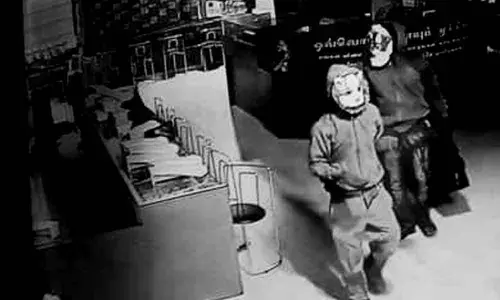 Delhi jeweller fakes robbery