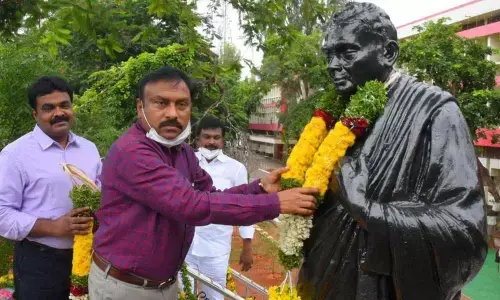 Prakasam District Collector Dr Pola Bhaskara and others paying tributes to Prakasam Pantulu