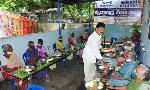 Swarnandhra Seva Samsta founder Dr Gubbala Rambabu serving  food to inmates of old age home