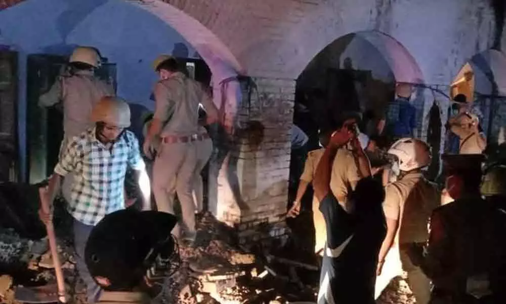 Roof of barrack collapses in Kanpur, policeman killed