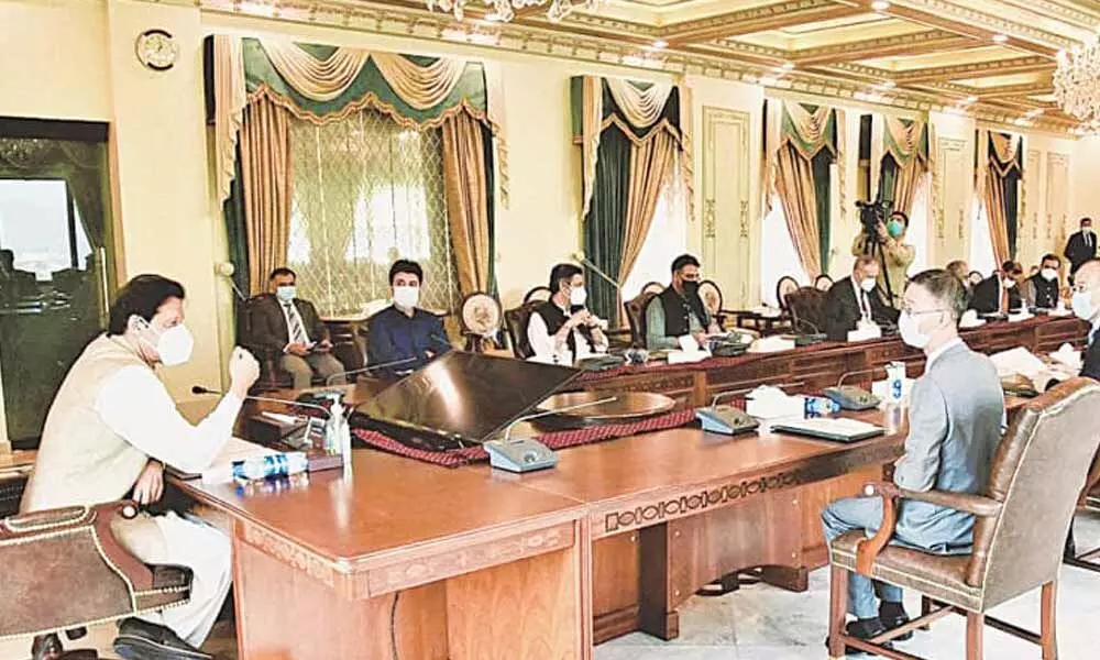 Imran asks Chinese entrepreneurs to establish offices in Pakistan