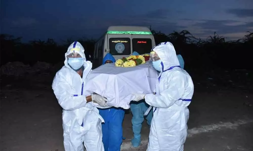 Kurnool MLA Hafeez Khan (right) carrying the body of a Covid patient to crematoriam for last rites on Tuesday