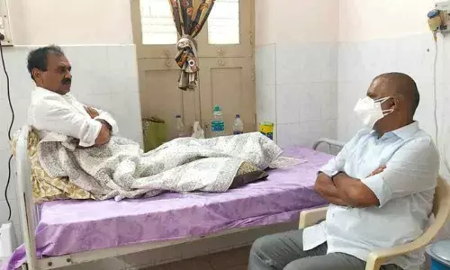 MLA CheviReddy Bhaskar Reddy met his political guru and Tirupati city MLA Bhumana Karunakar Reddy