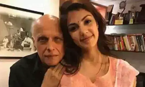 Rhea Chakraborty Relationship With Mahesh Bhatt