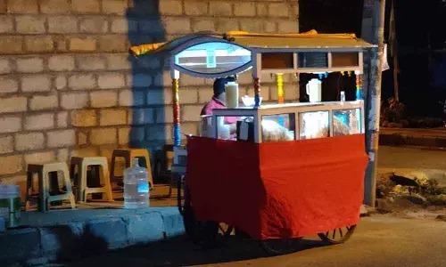 Pani Puri lands girl in trouble