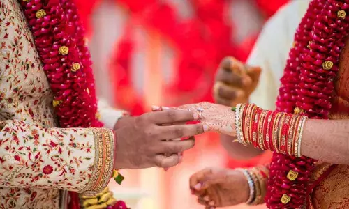 Groom flees minutes after marriage in Anantapur