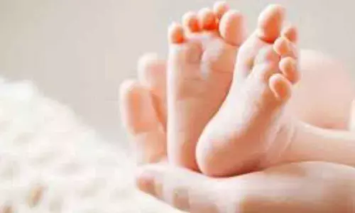 Woman gives birth to a child in car