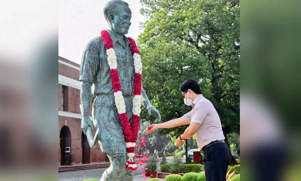 Rijiju pays tribute to Dhyan Chand on National Sports Day
