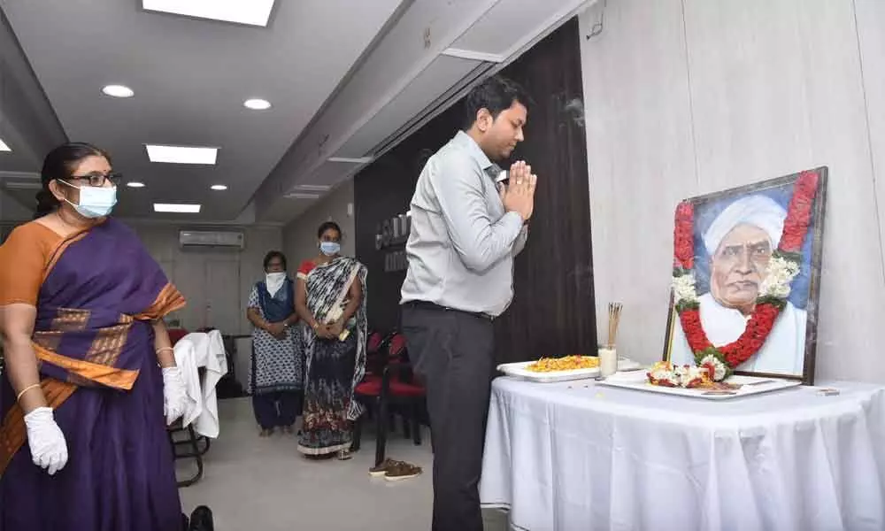 Joint Collector Nishanth garlanding the portrait of Telugu literary giant G Ramamurthy language on the occasion of his birthday, in Anantapur on Saturday