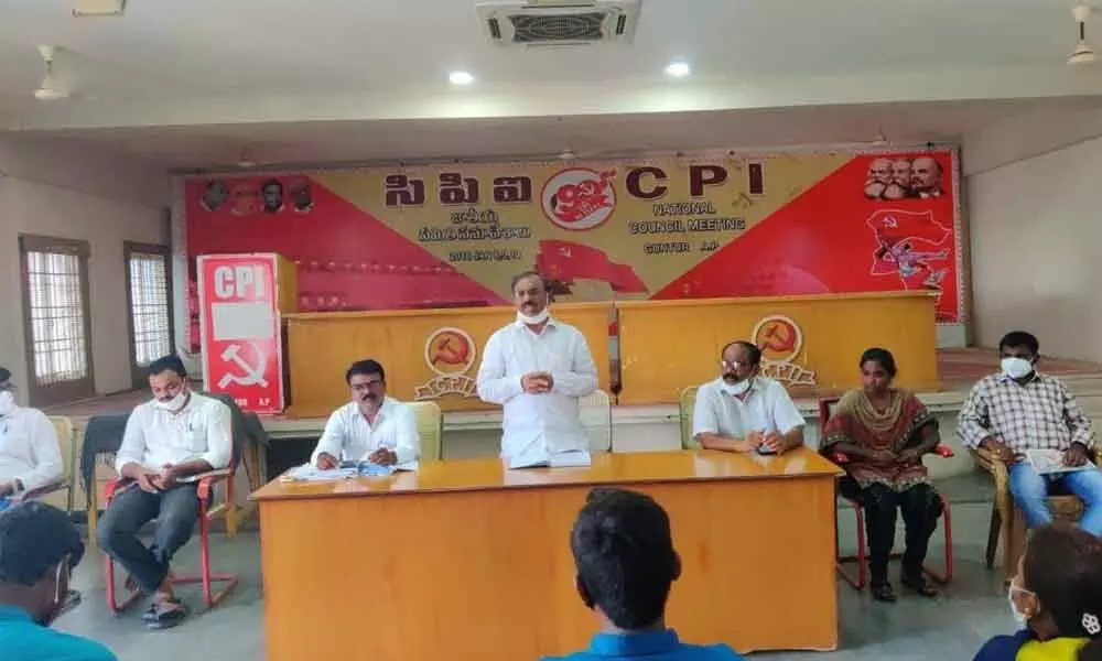 CPI leader Muppalla Nageswara Rao addressing MPEOs State convention in Guntur on Sunday