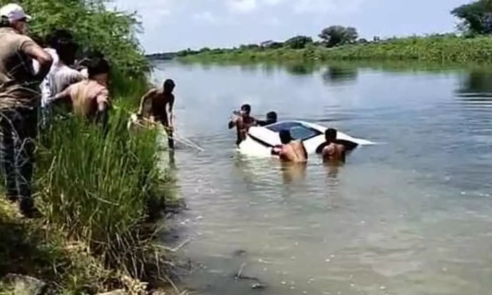 5 rescued from drowning