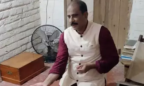 Etikoppaka-based artisan C V Raju explaining the natural dyes used for crafting Etikoppaka toys