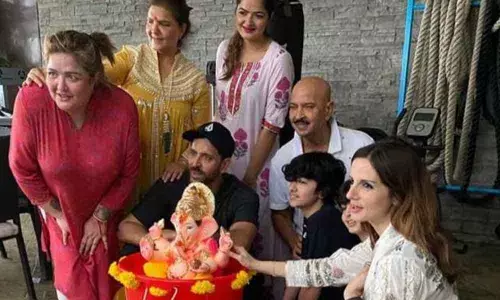 Hritik roshan and his family