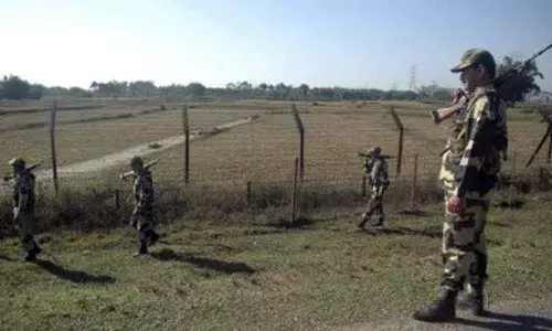 BSF nabs 5 Bangladeshis