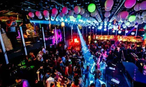 Telangana dilly-dallying on reopening pubs, bars