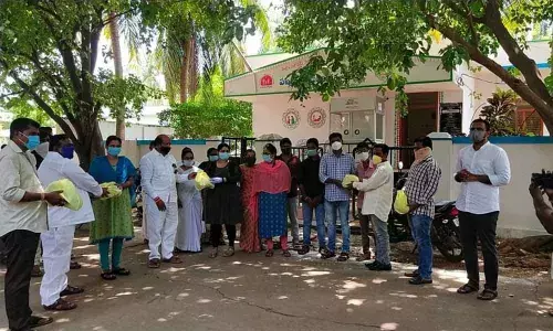 TDP leader Adireddy Vasu distributing nutrition food kits to the staff of urban health centres in Rajamahendravaram on Tuesday